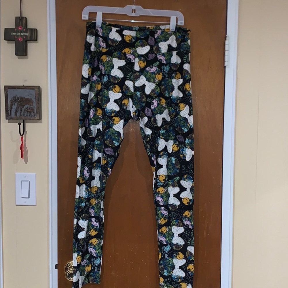 LulaRoe Minnie Mouse tall and curvy leggings!